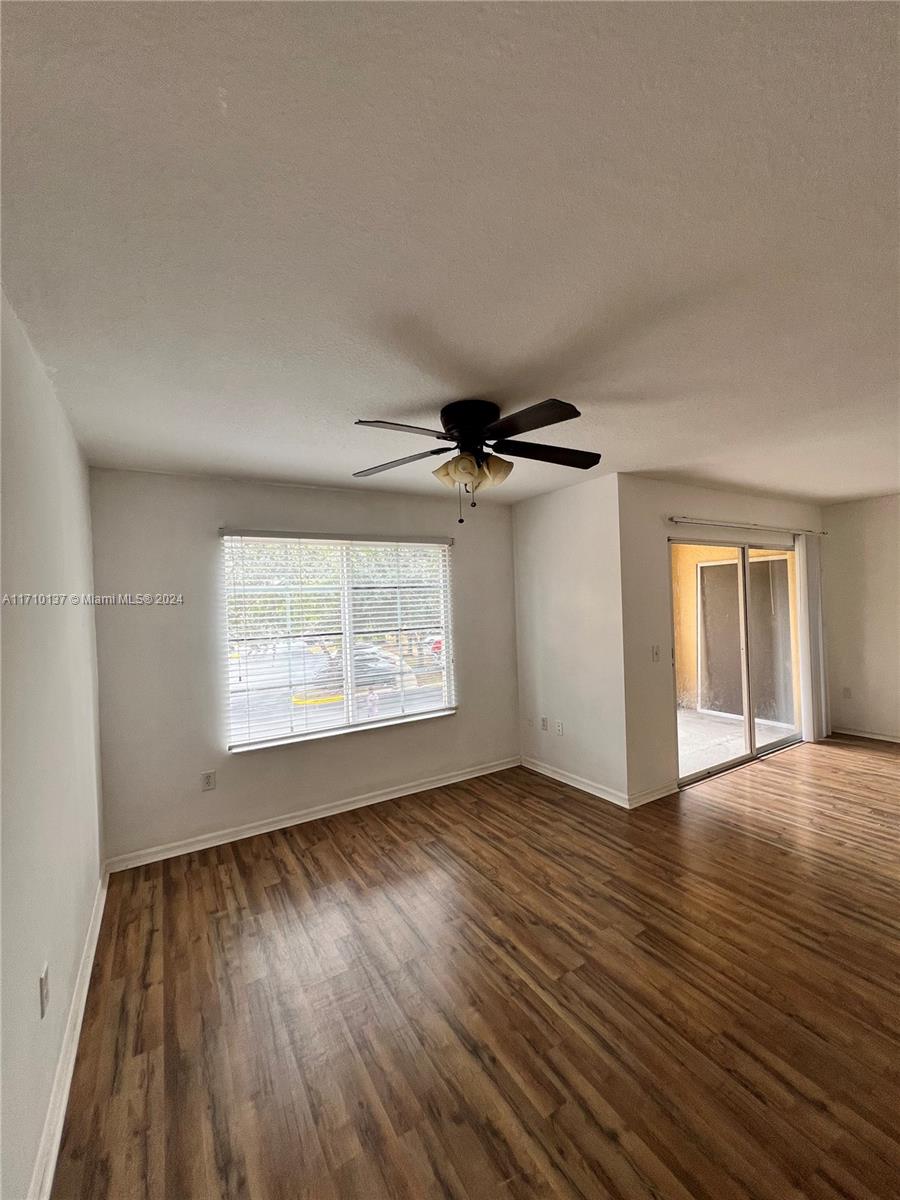 EMERALD ISLE AT LAGUNA LA - Residential