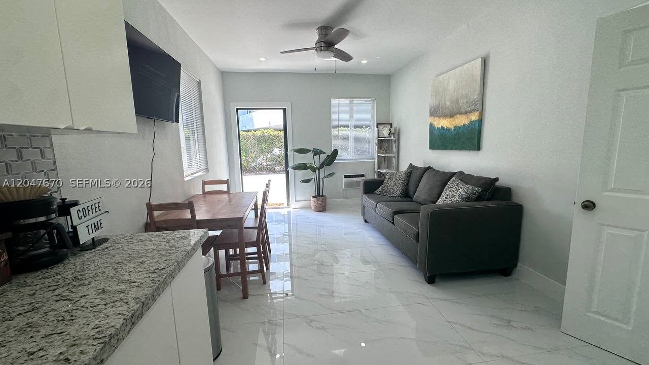 320 SW 29th Rd Cottage