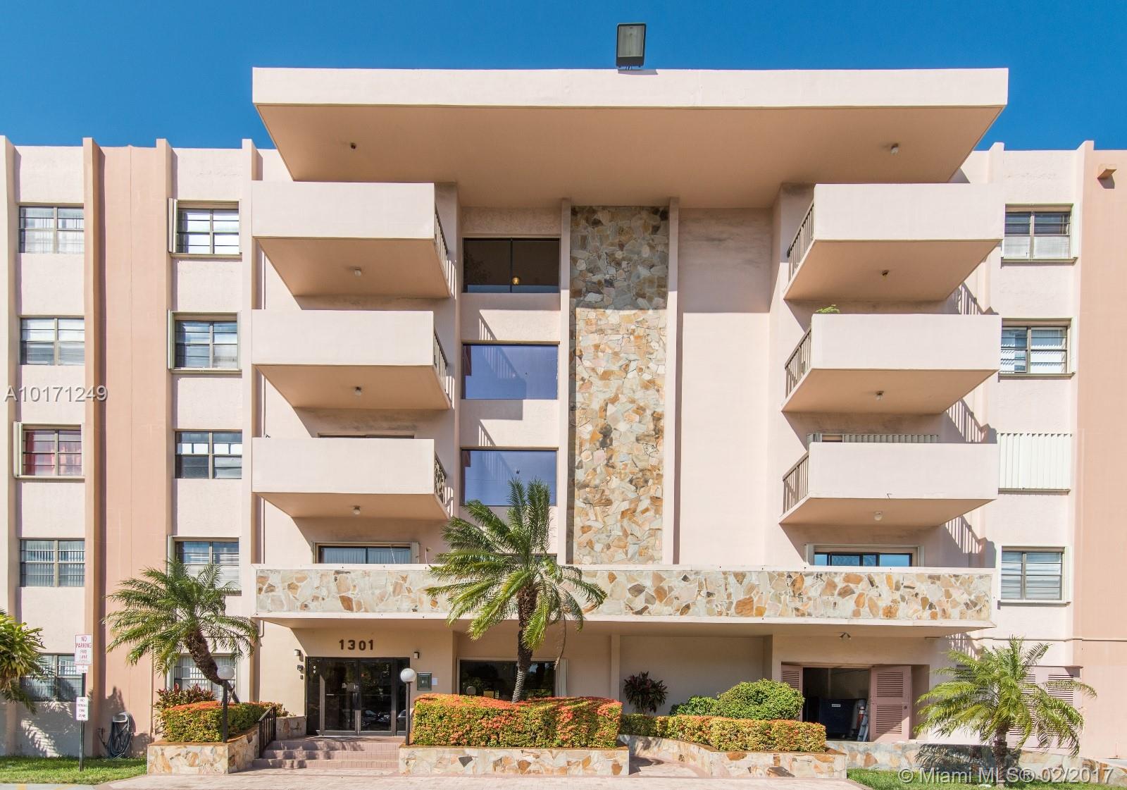 Beautiful 3 bedroom, 2.5 bathroom unit with two balconies and remodeled open kitchen with new stainless steel appliances in Hallandale Beach. Close to Hallandale Blvd with many stores and restaurants. Gulfstream Race track and Casino nearby. Amenities include heated pool, sauna, exercise room & tennis court. Only 5 minutes from the beach.