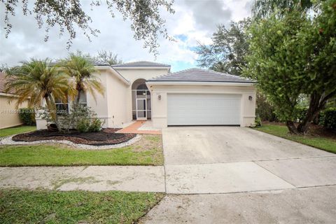 Photo of 667 Carrington Ln, Weston, FL 33326 (MLS # A11885163) Photo of 667 Carrington Ln, Weston, FL 33326 (MLS # A11885163)