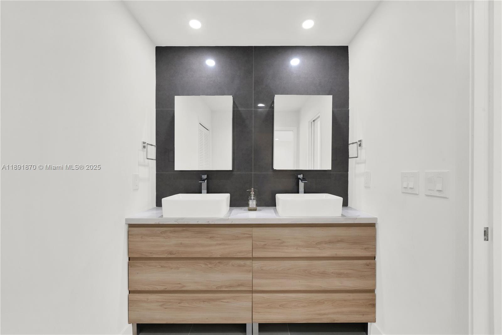 NATOMA PARK - Residential