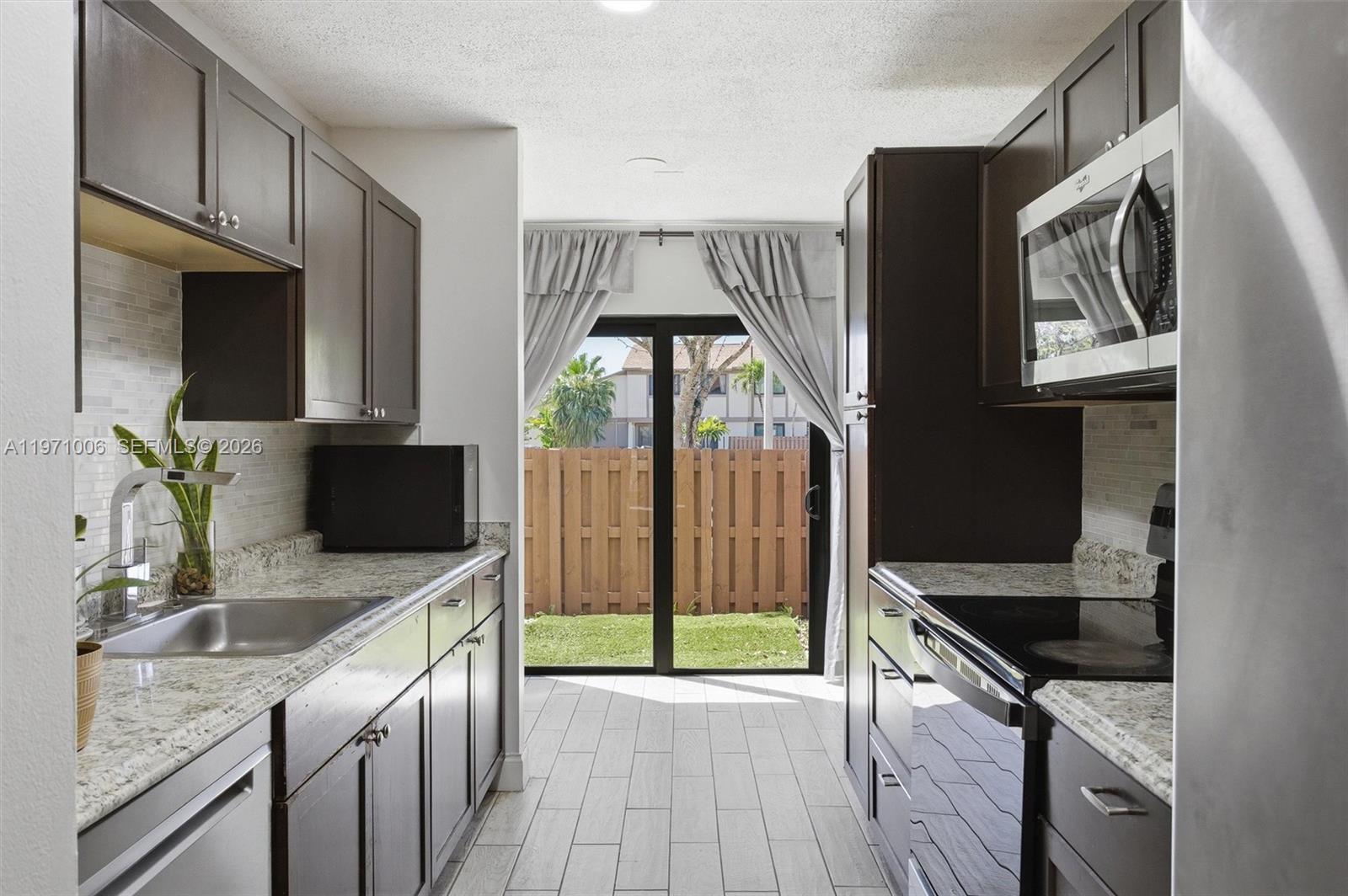 COUNTRY SQUIRE TOWNHOMES - Residential