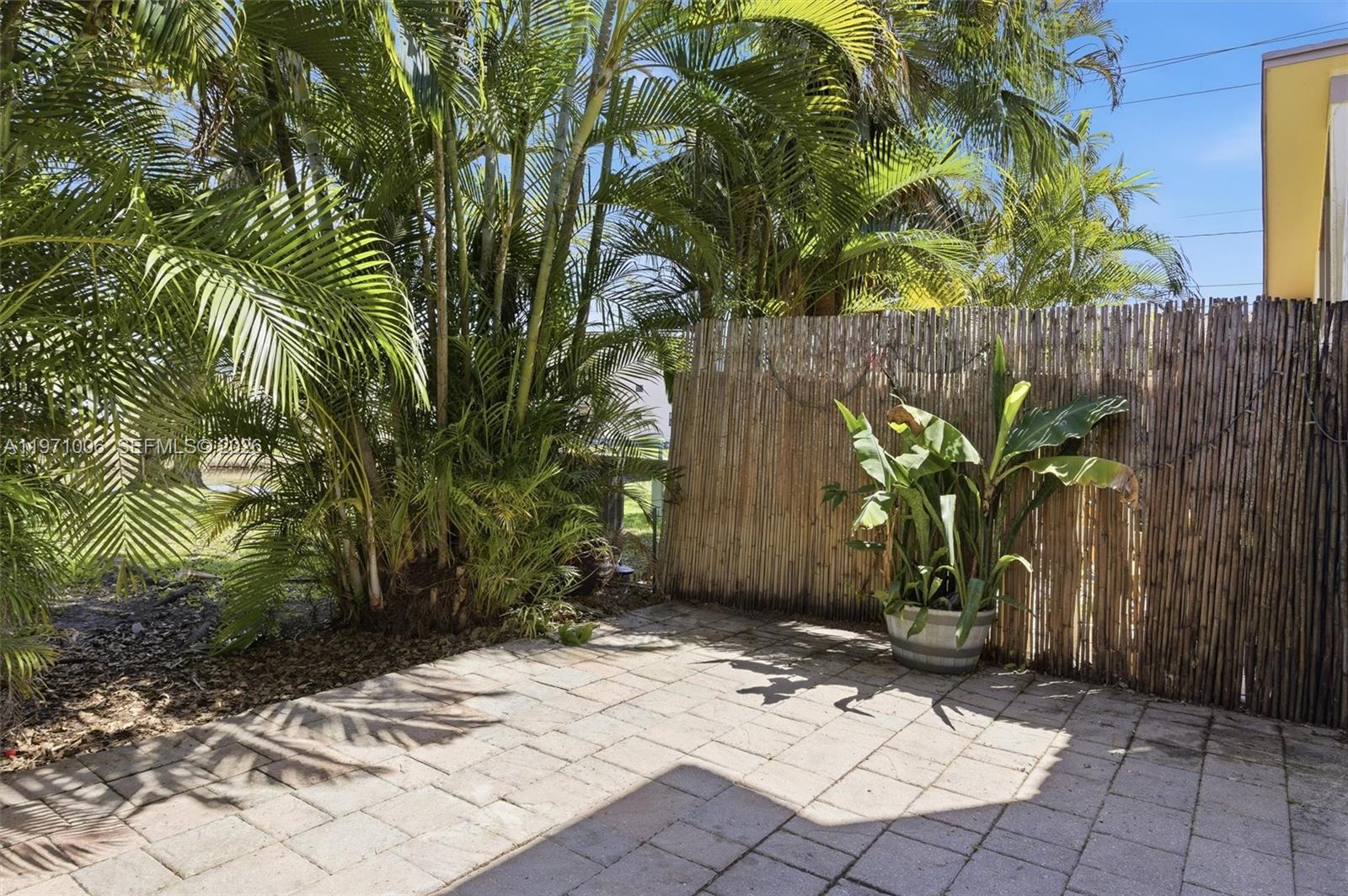 COUNTRY SQUIRE TOWNHOMES - Residential