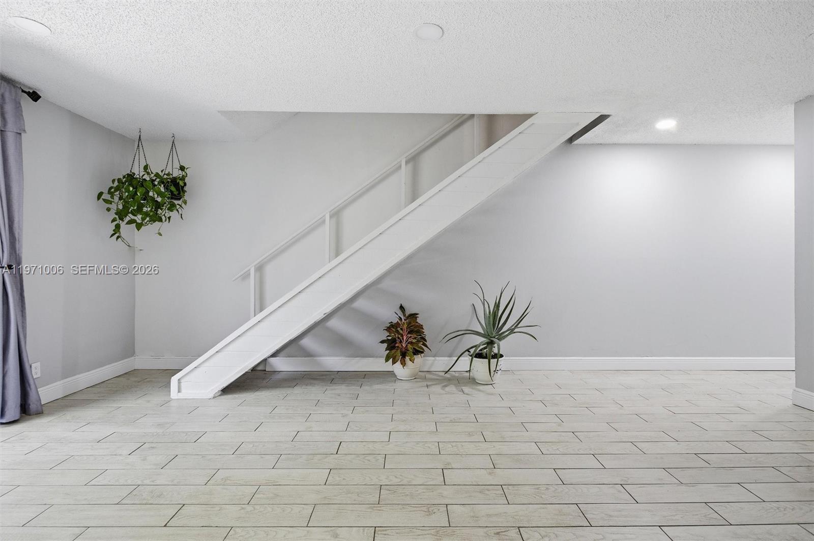 COUNTRY SQUIRE TOWNHOMES - Residential