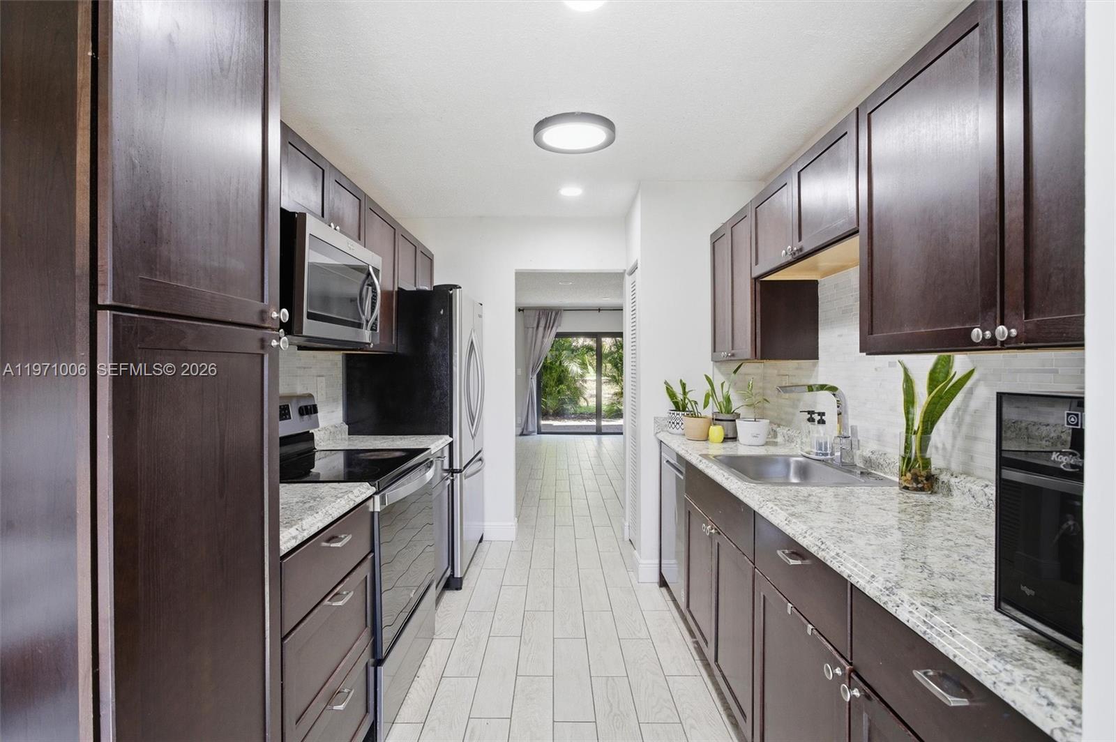 COUNTRY SQUIRE TOWNHOMES - Residential