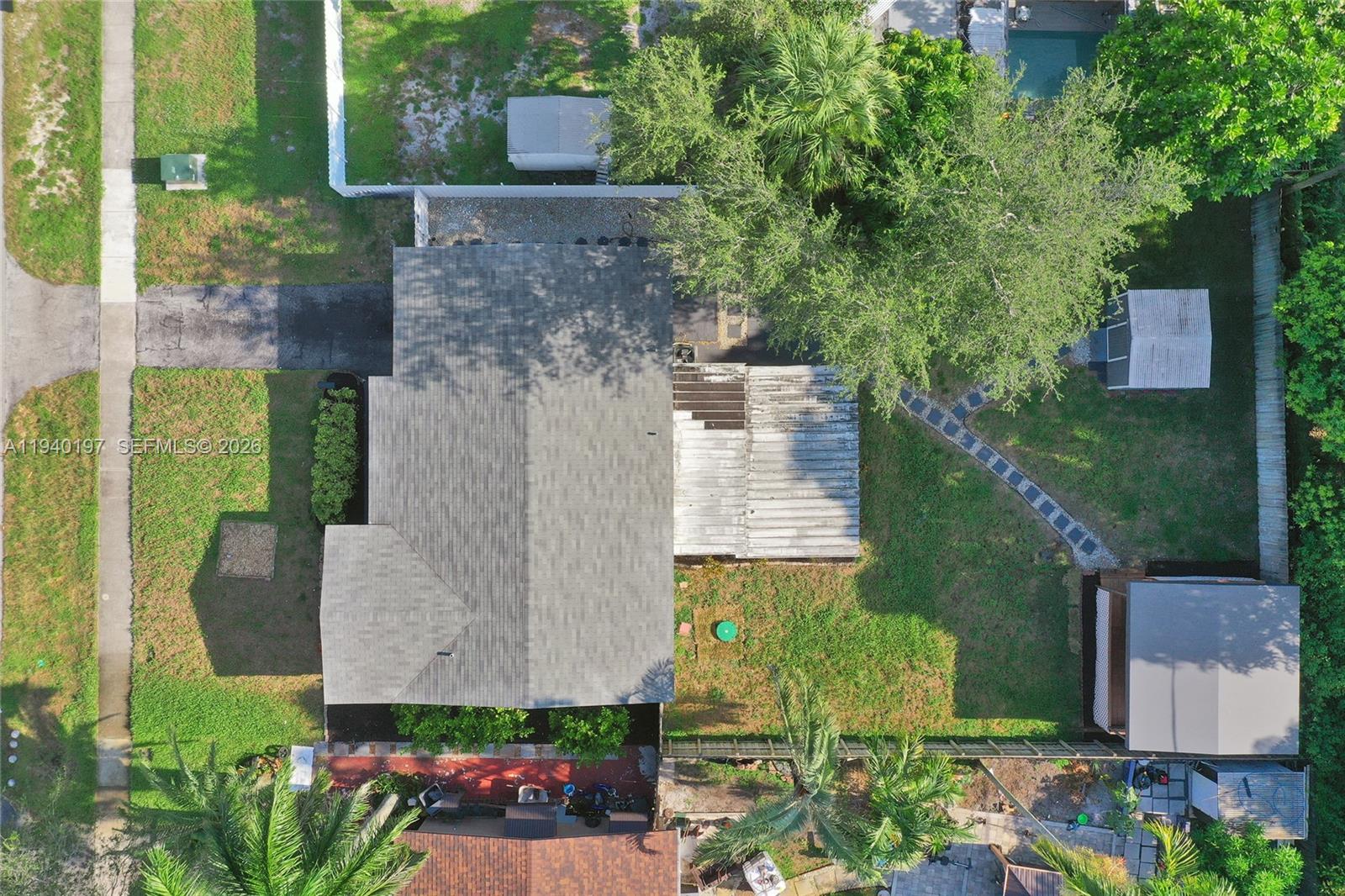 DELCREST MANOR - Residential