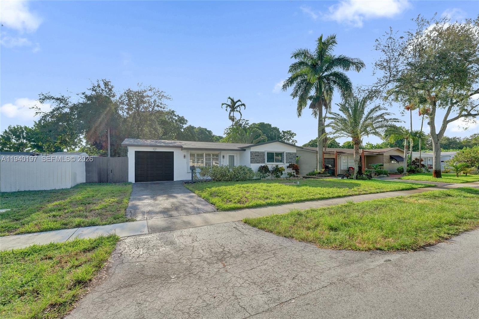 DELCREST MANOR - Residential