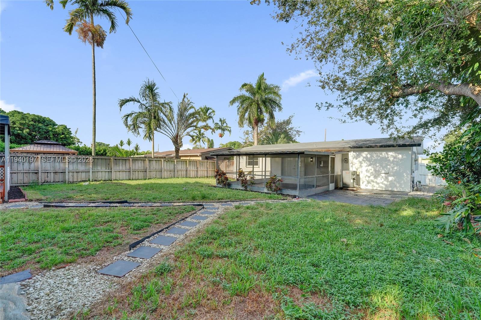 DELCREST MANOR - Residential