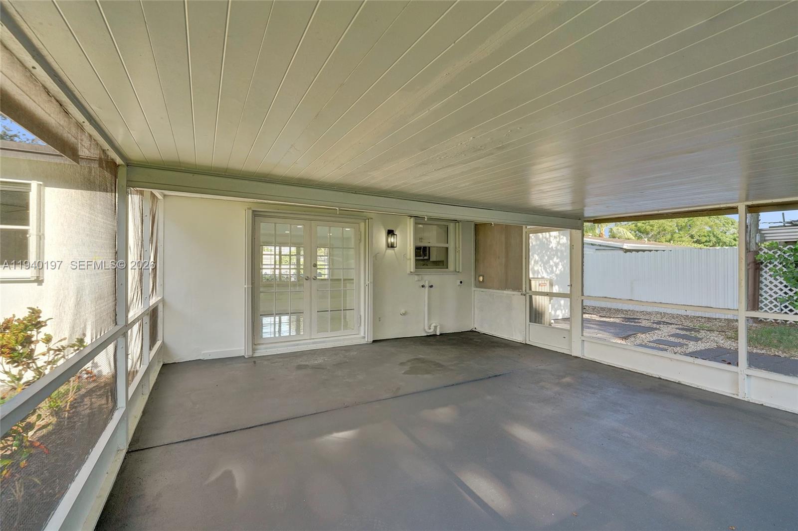 DELCREST MANOR - Residential