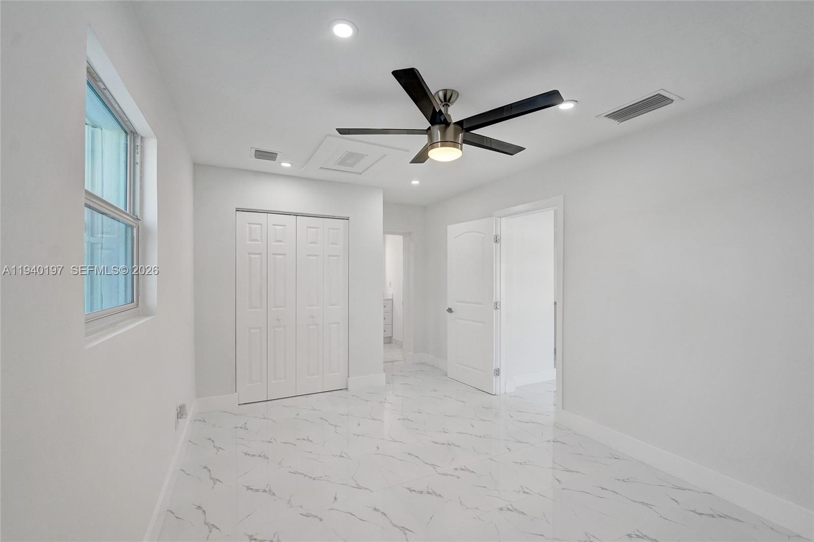 DELCREST MANOR - Residential