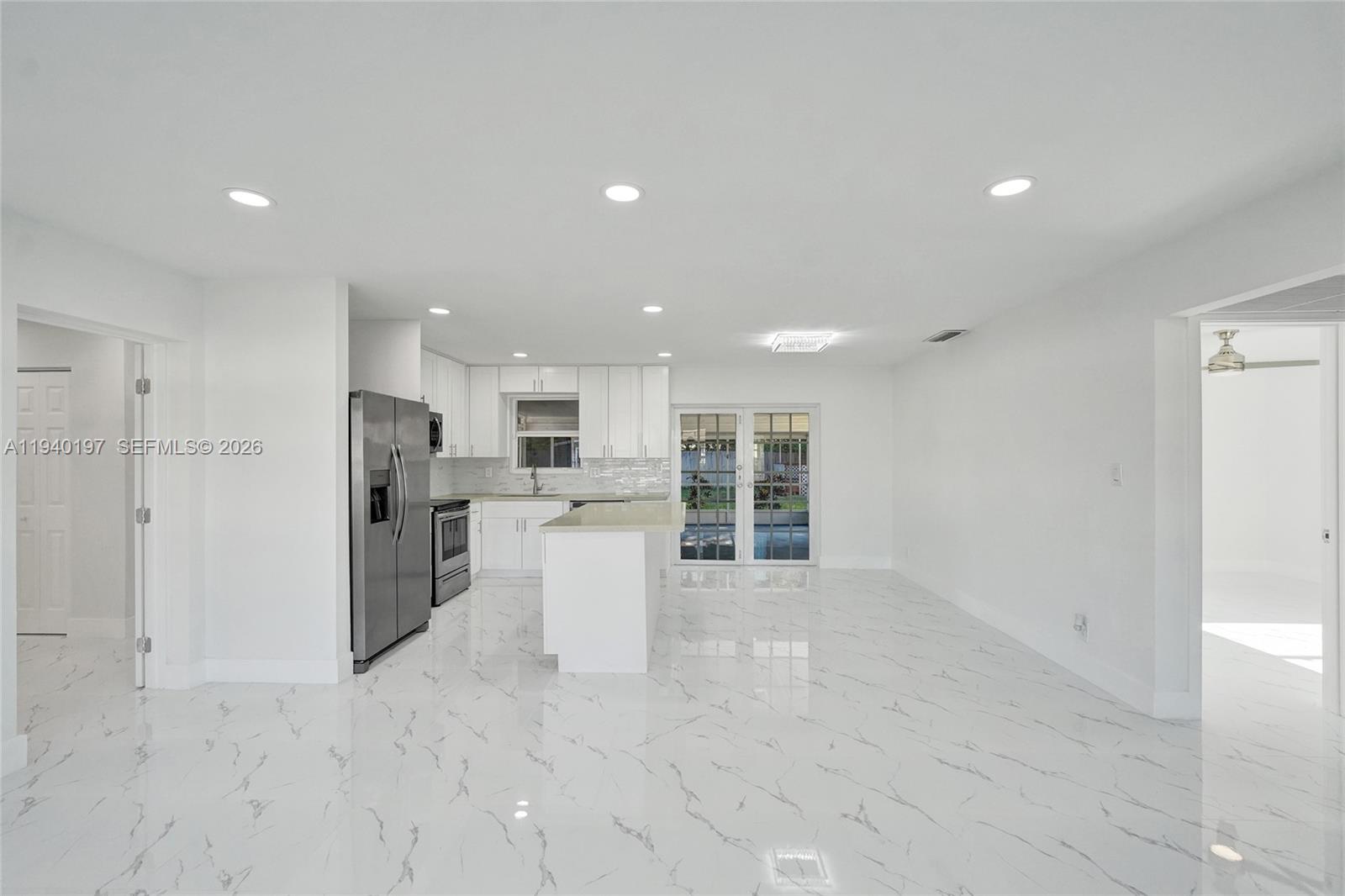 DELCREST MANOR - Residential