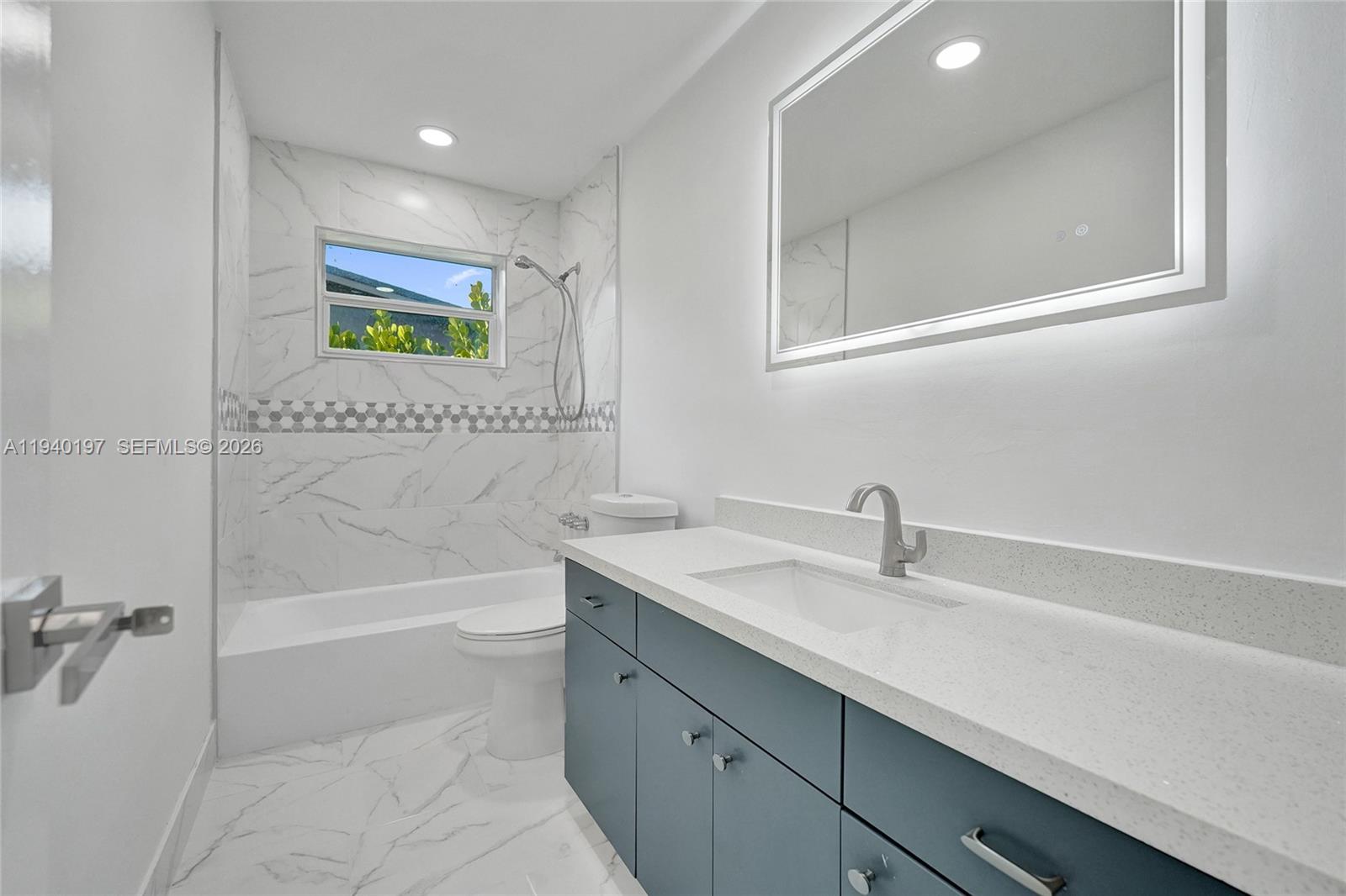 DELCREST MANOR - Residential