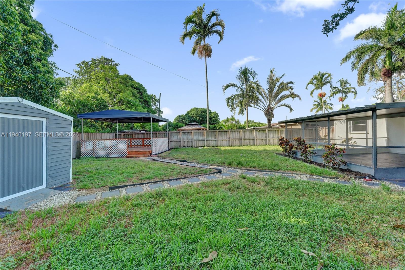 DELCREST MANOR - Residential