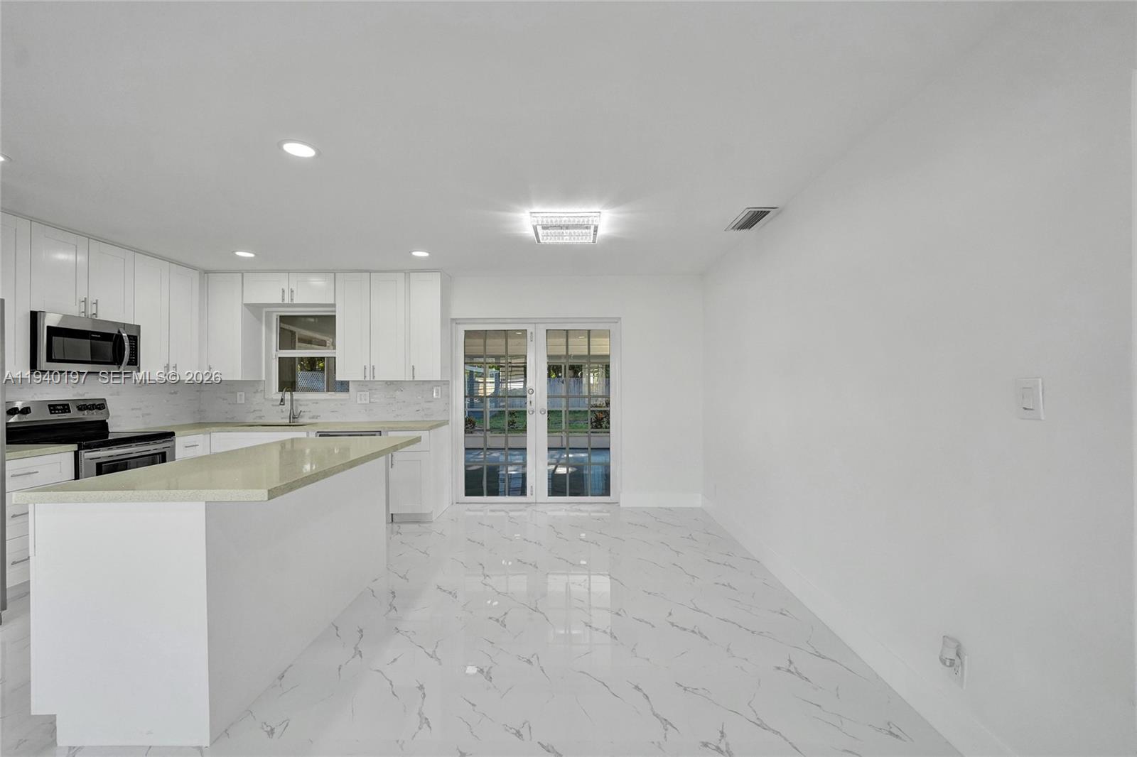 DELCREST MANOR - Residential