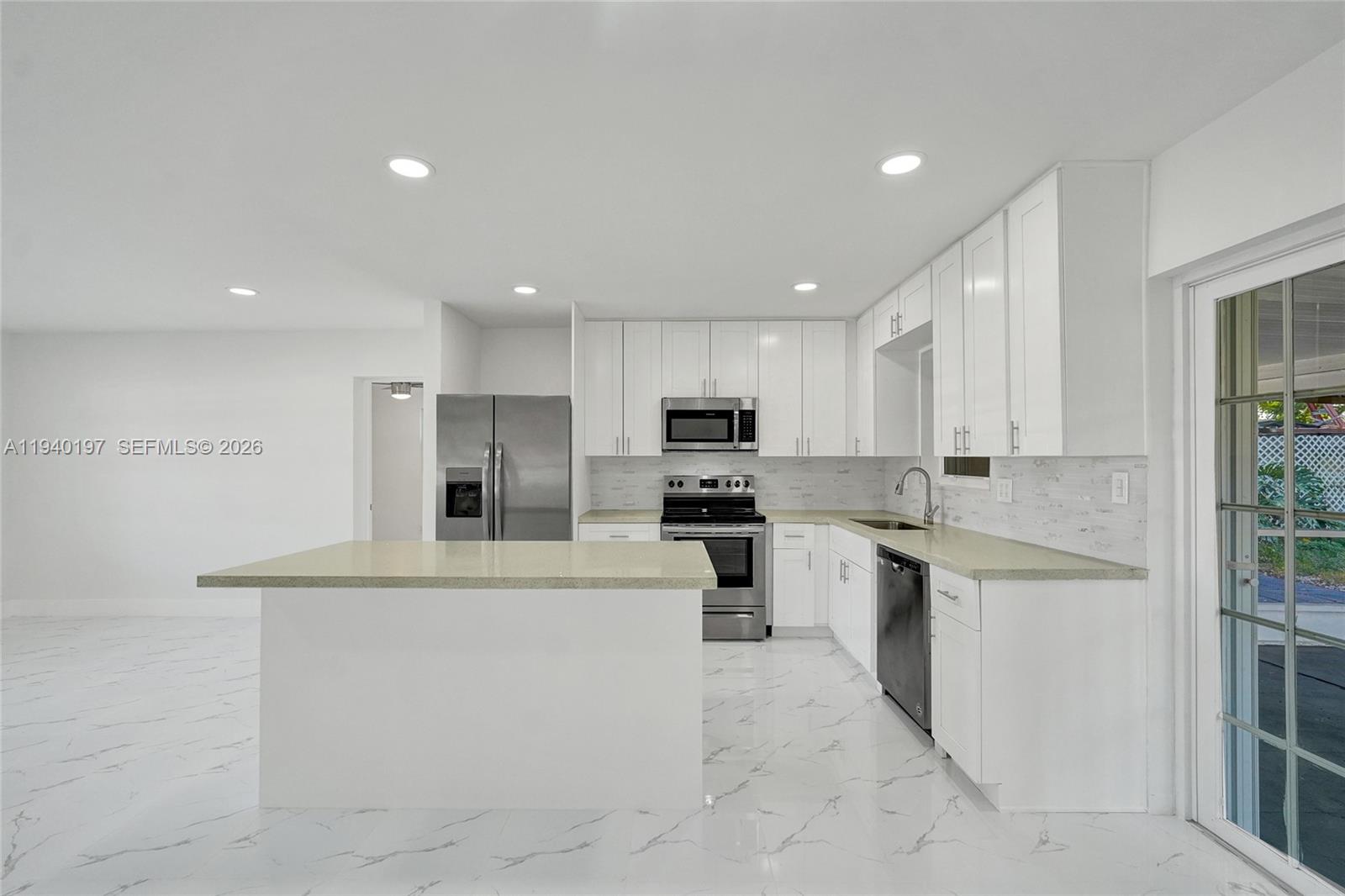 DELCREST MANOR - Residential