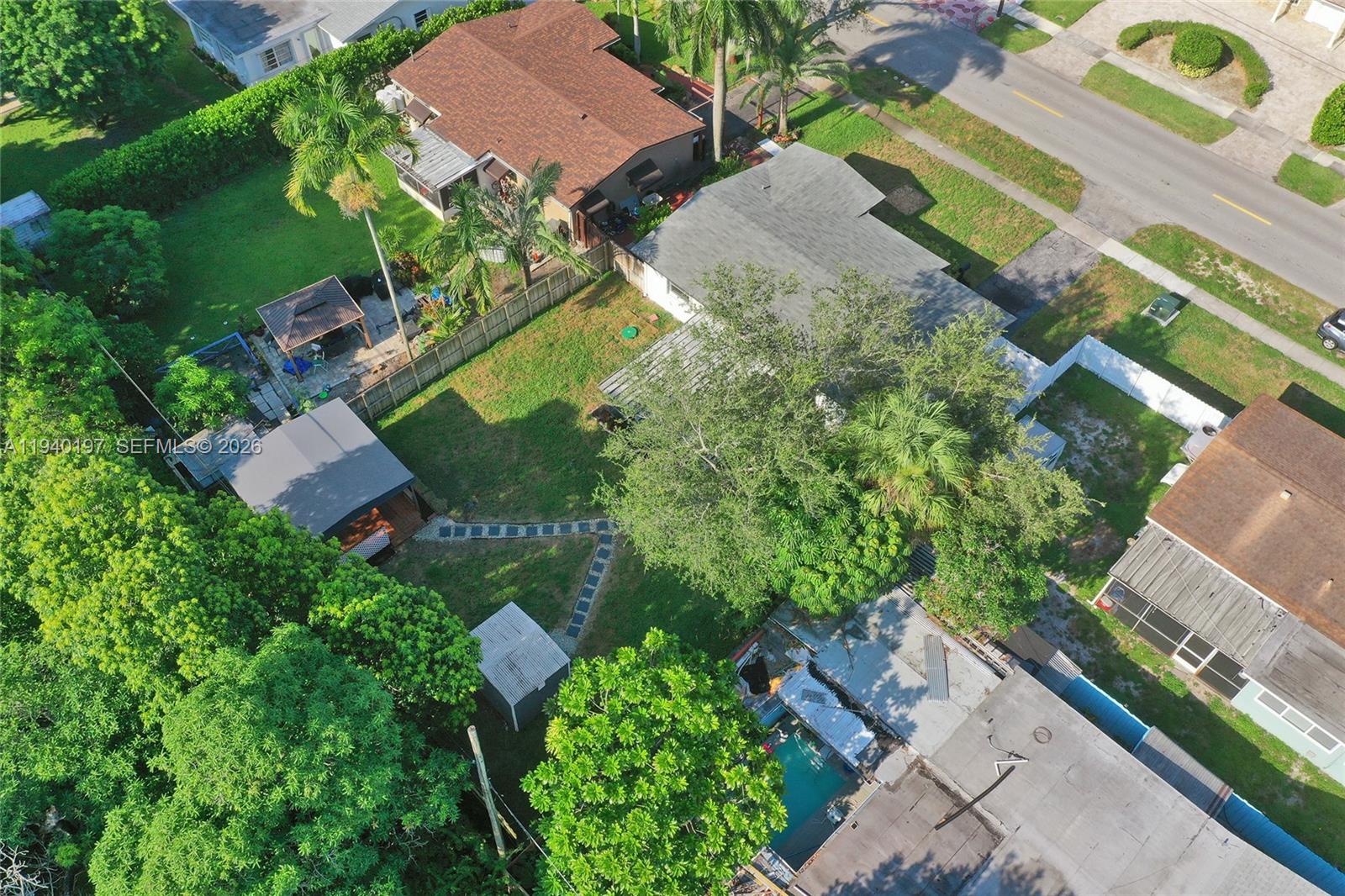 DELCREST MANOR - Residential