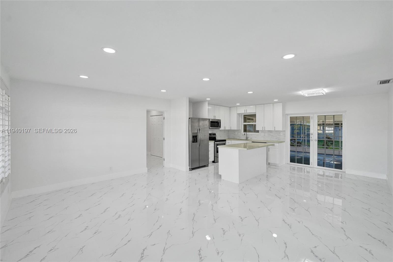 DELCREST MANOR - Residential