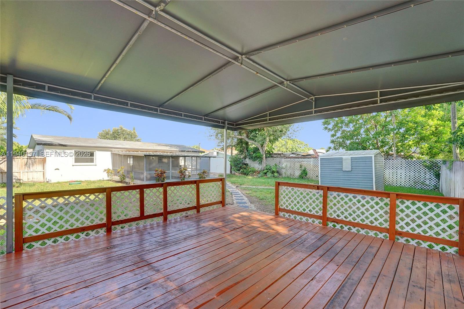 DELCREST MANOR - Residential