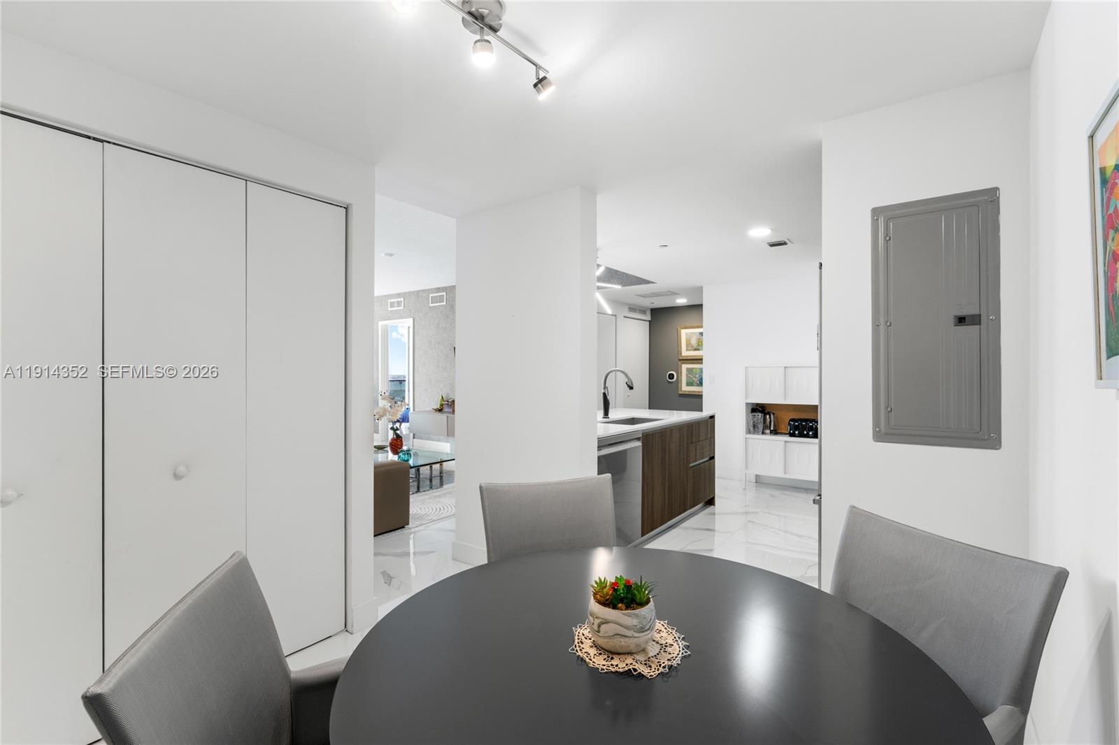 ARIA ON THE BAY CONDO - Residential