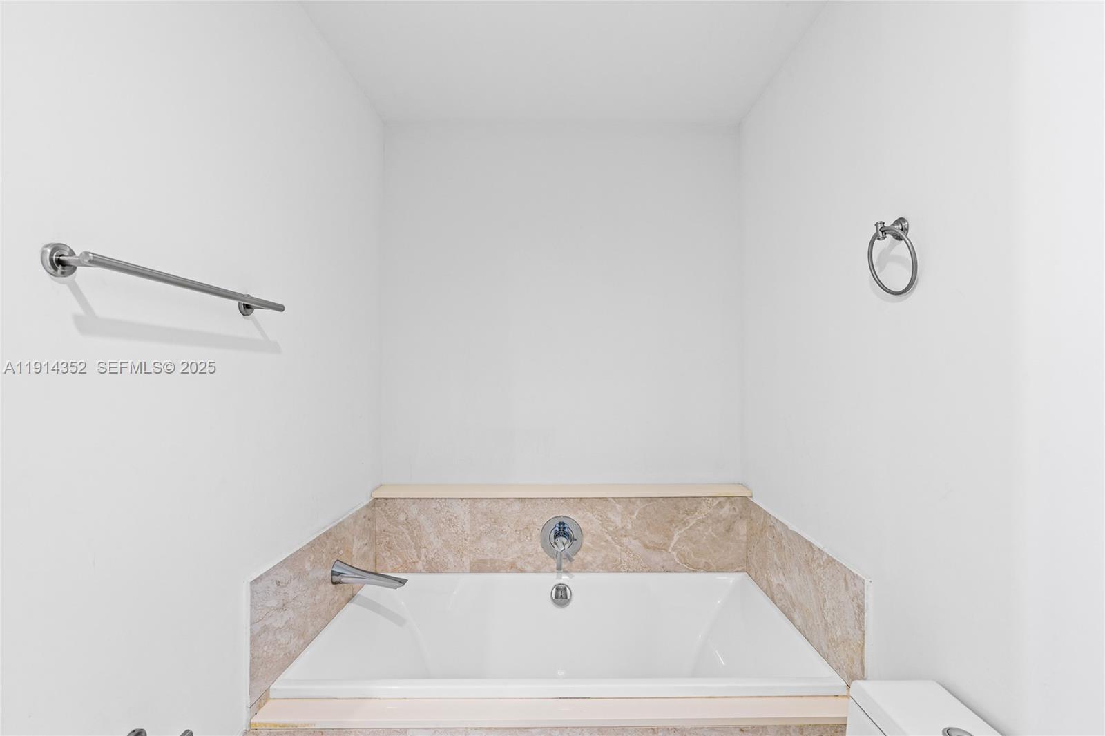 ARIA ON THE BAY CONDO - Residential