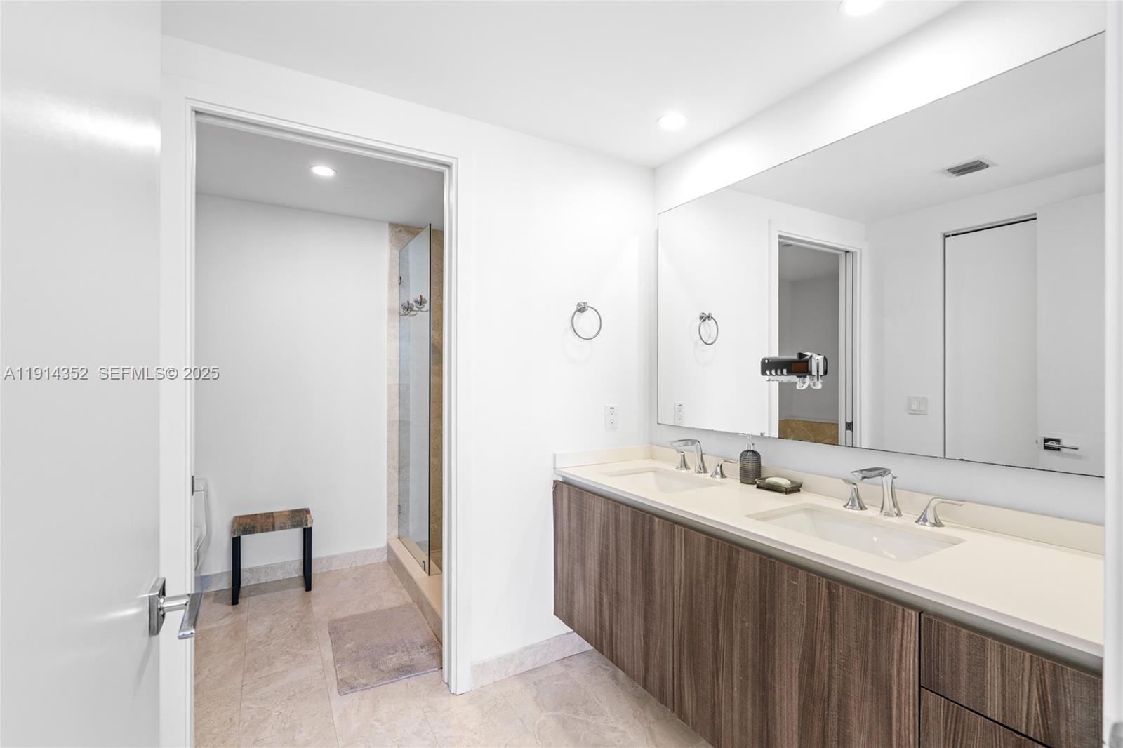 ARIA ON THE BAY CONDO - Residential