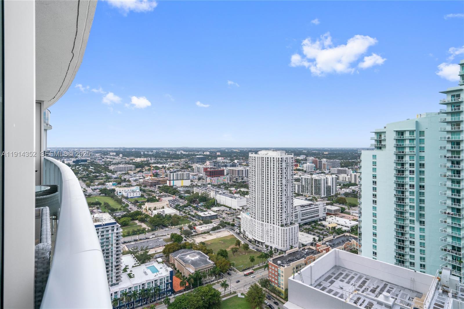 ARIA ON THE BAY CONDO - Residential