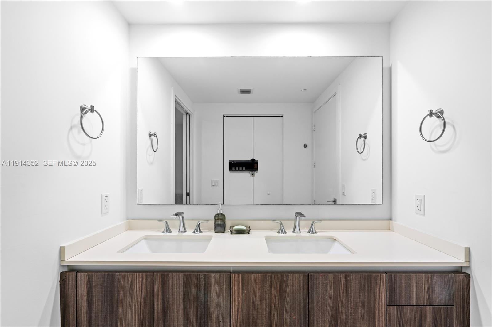 ARIA ON THE BAY CONDO - Residential