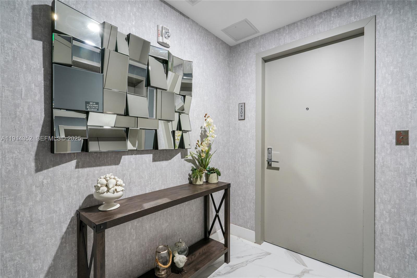 ARIA ON THE BAY CONDO - Residential