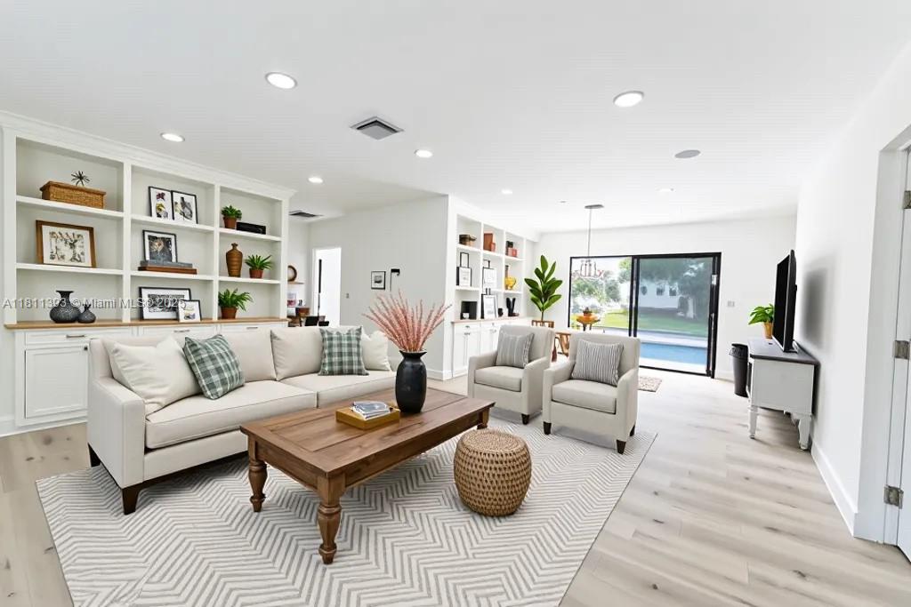 STIRLING LAKE - Residential