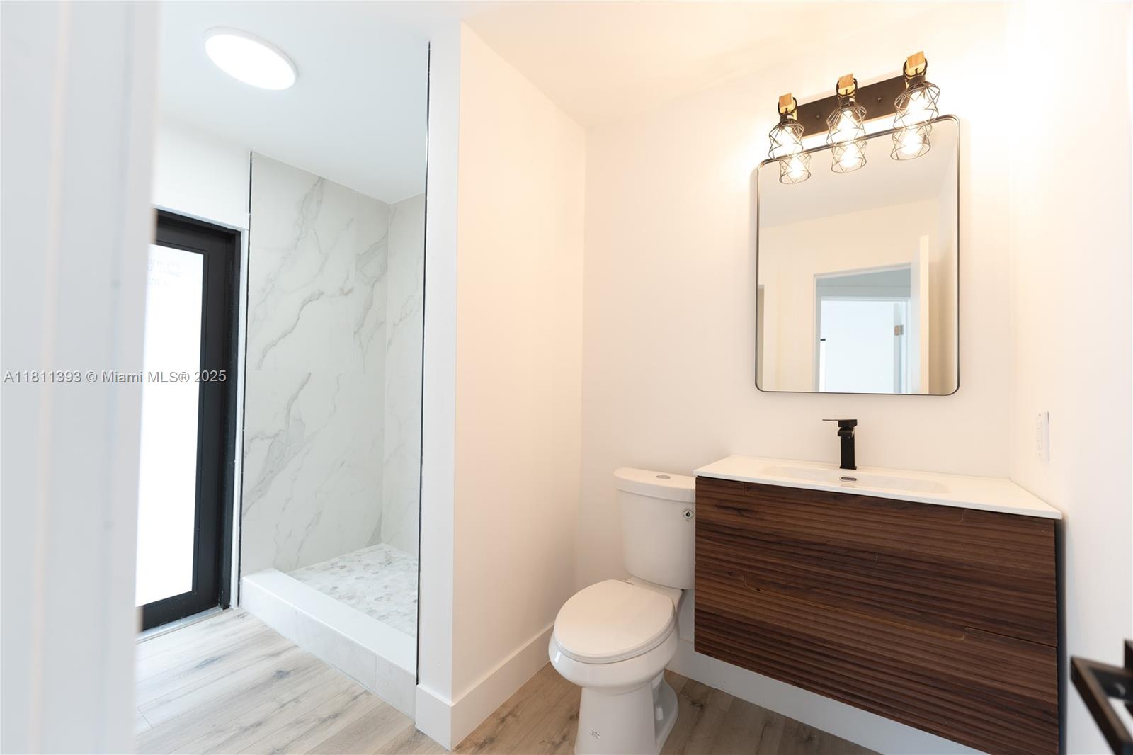 STIRLING LAKE - Residential