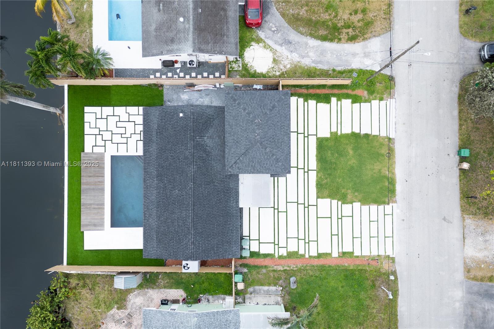 STIRLING LAKE - Residential