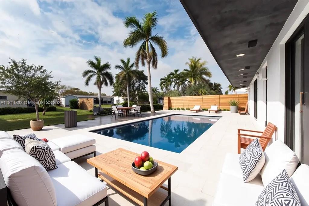 STIRLING LAKE - Residential