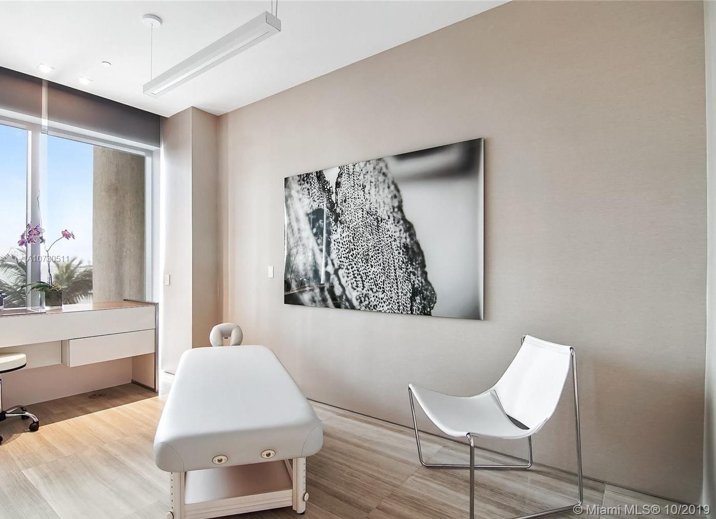 ICON BAY CONDO - Residential