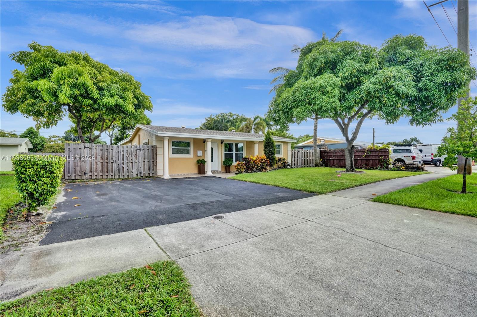 LLOYD ESTATES - Residential