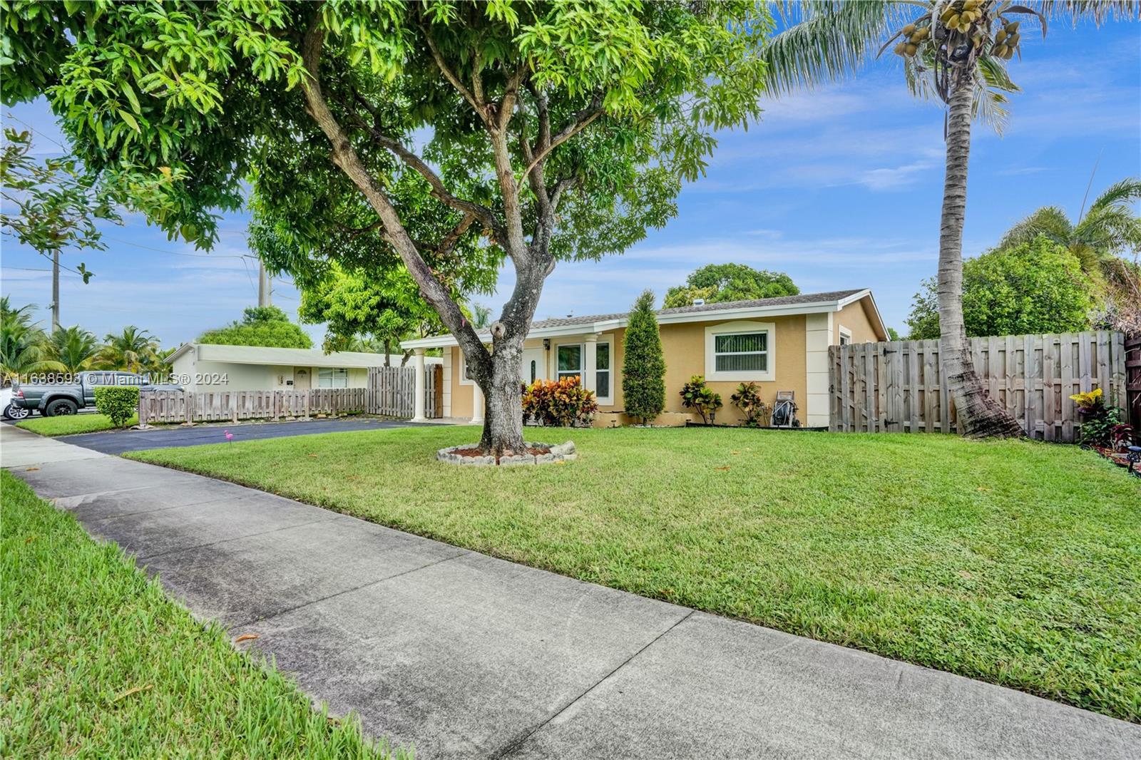 LLOYD ESTATES - Residential