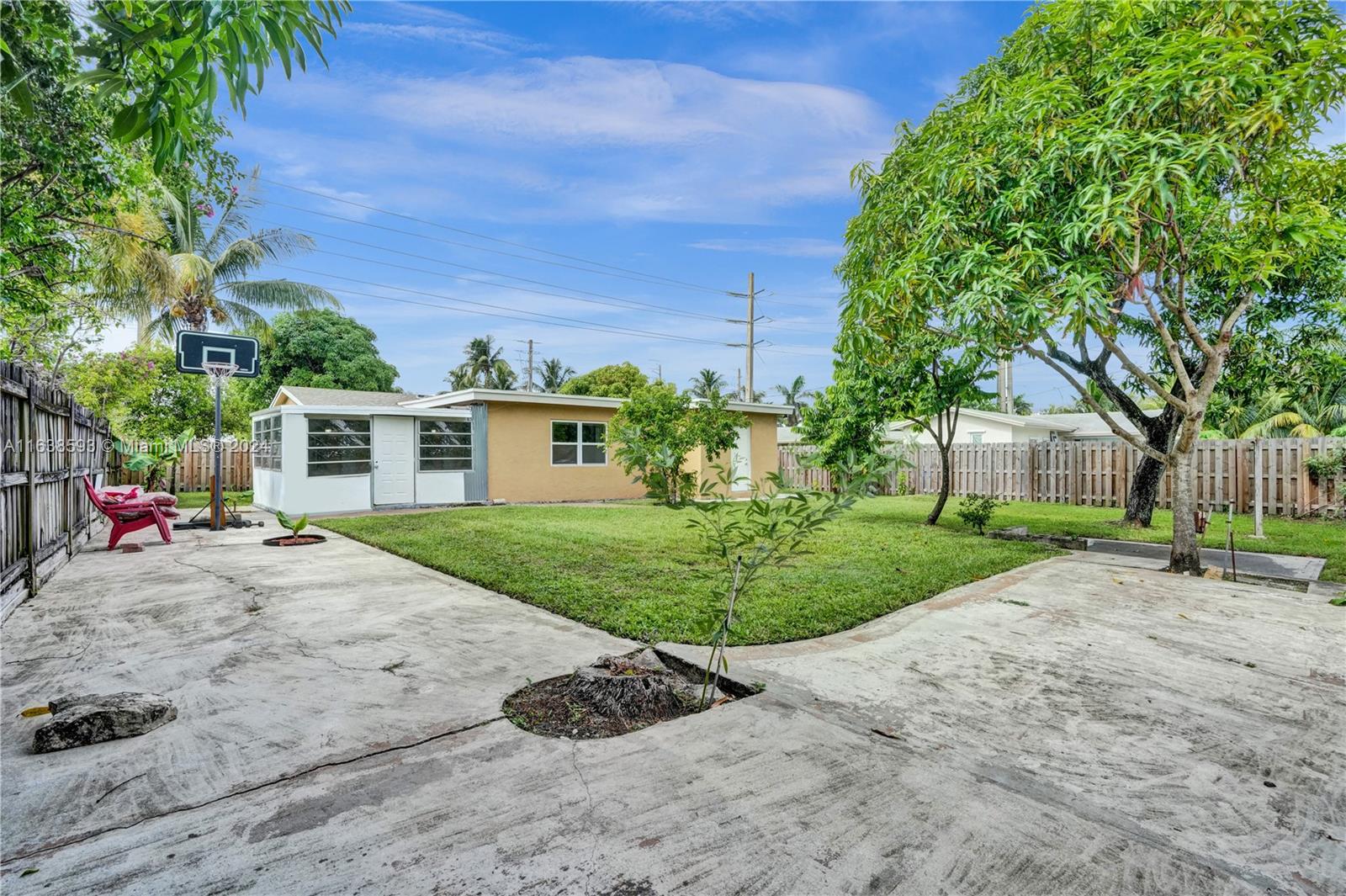 LLOYD ESTATES - Residential