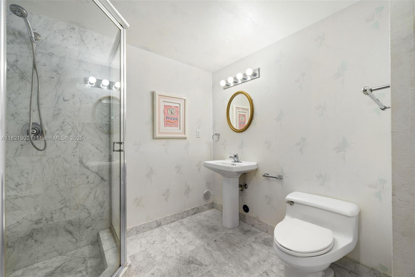 THE WAVES CONDO - Residential