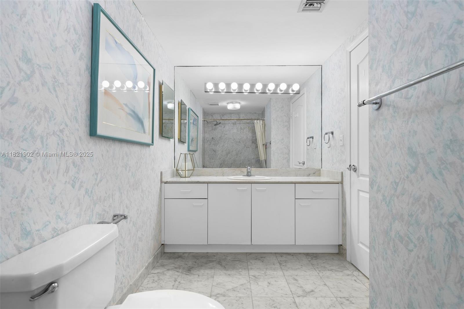 THE WAVES CONDO - Residential