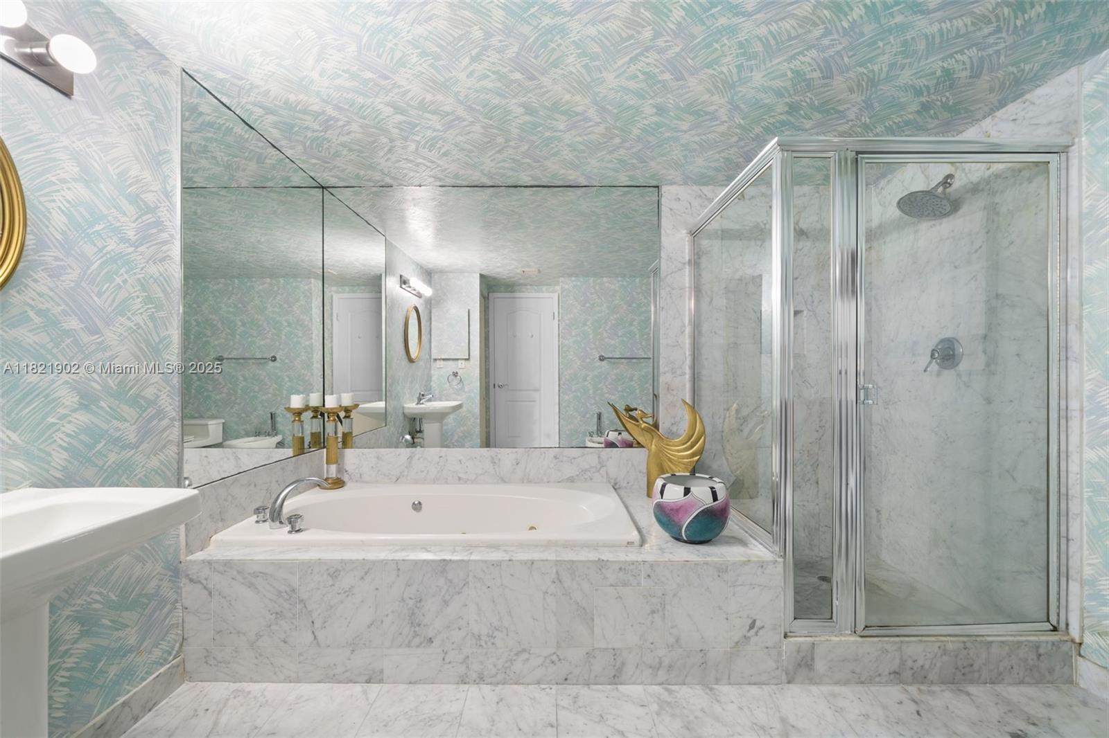 THE WAVES CONDO - Residential