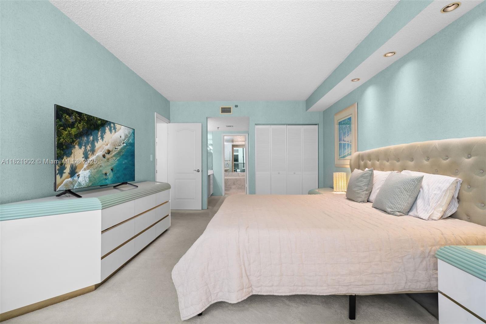 THE WAVES CONDO - Residential
