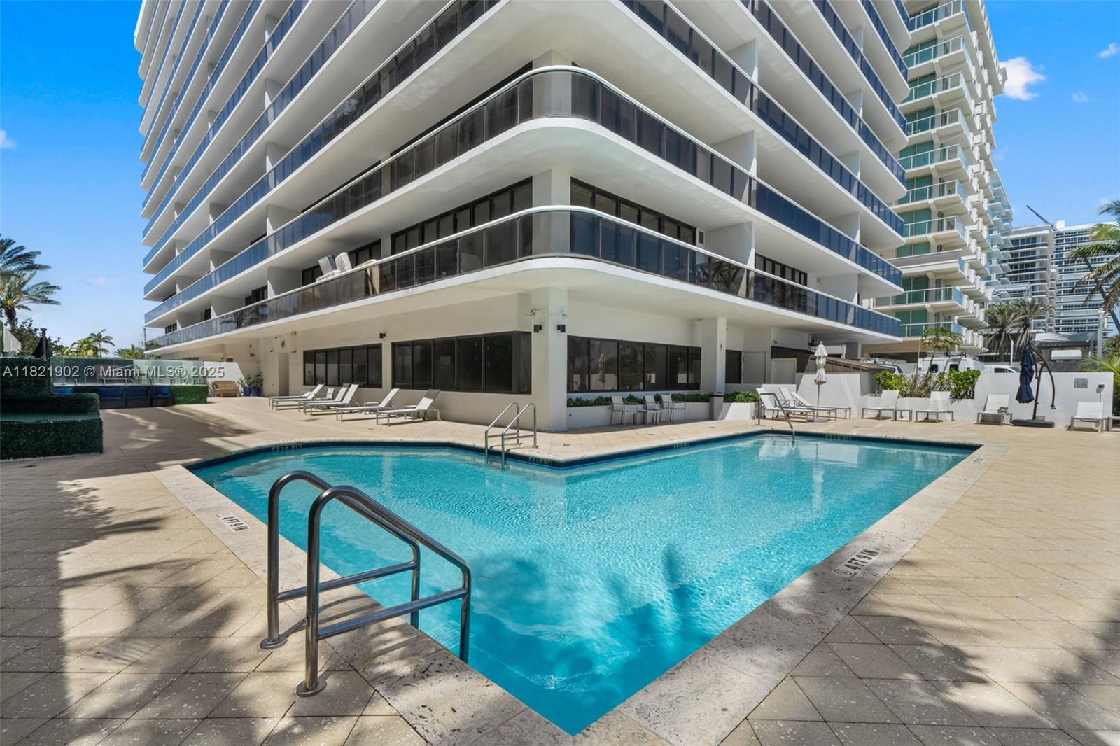 THE WAVES CONDO - Residential