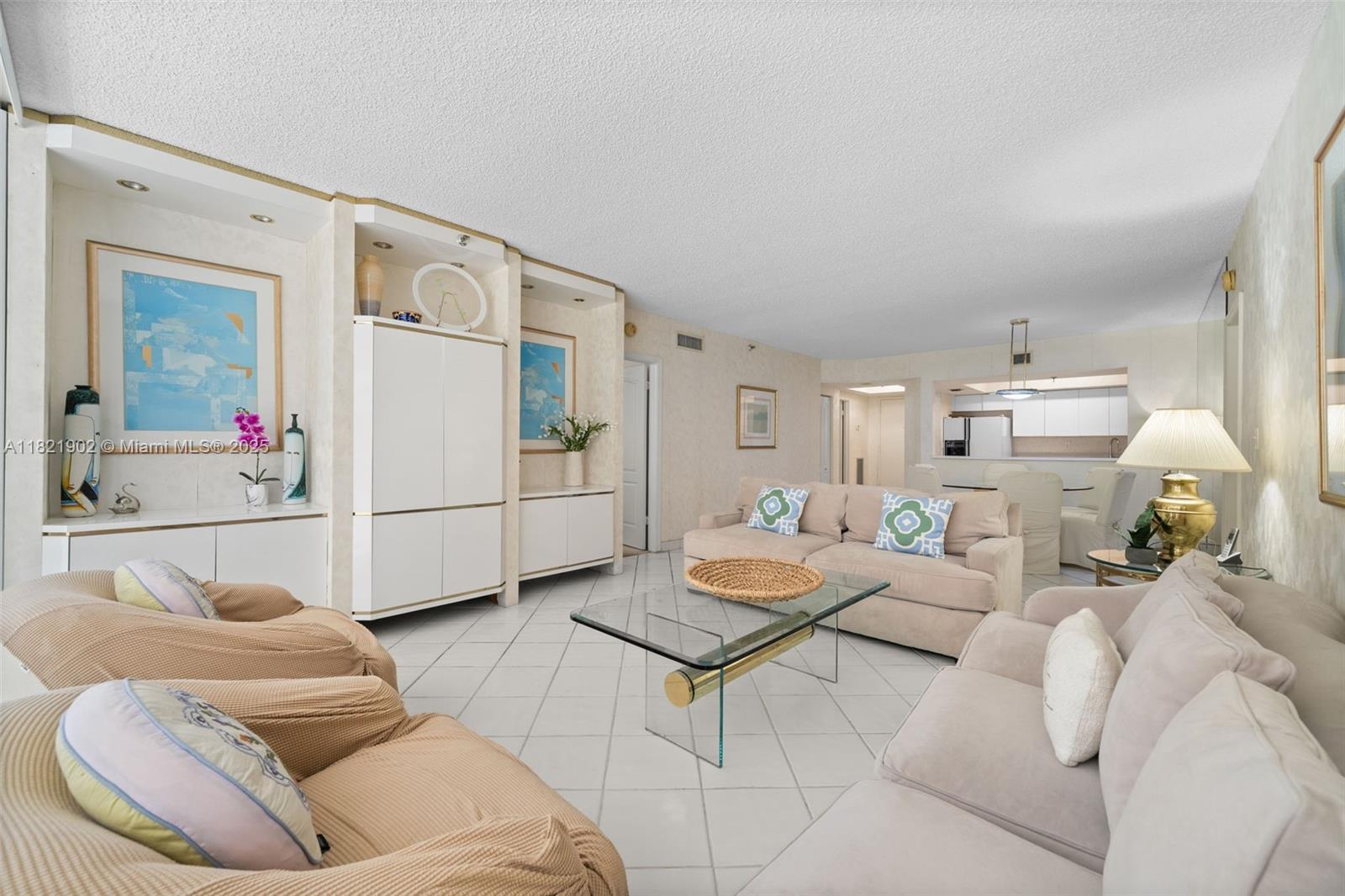9455 Collins Ave 305