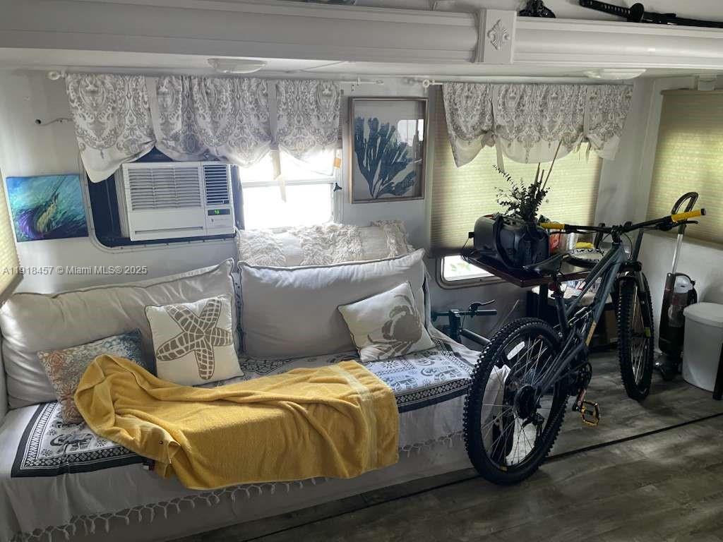 WINDLEY KEY MOBILE HOME P - Residential