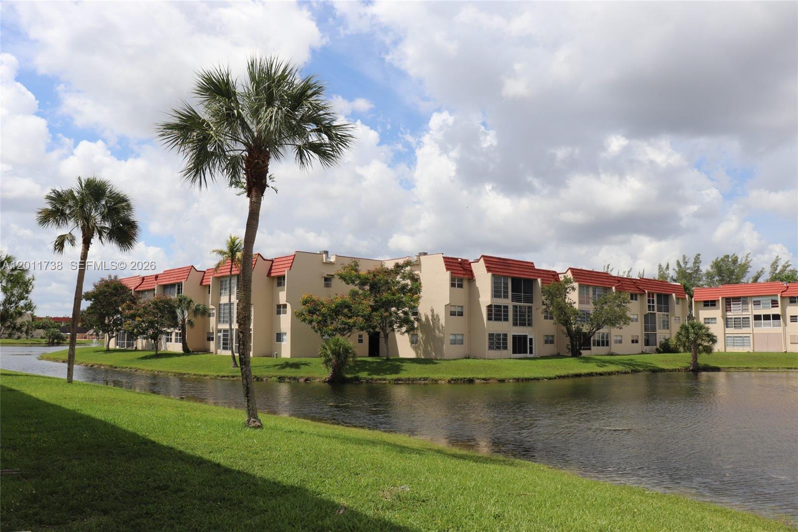 SUNRISE LAKES 3 CONDO - Residential