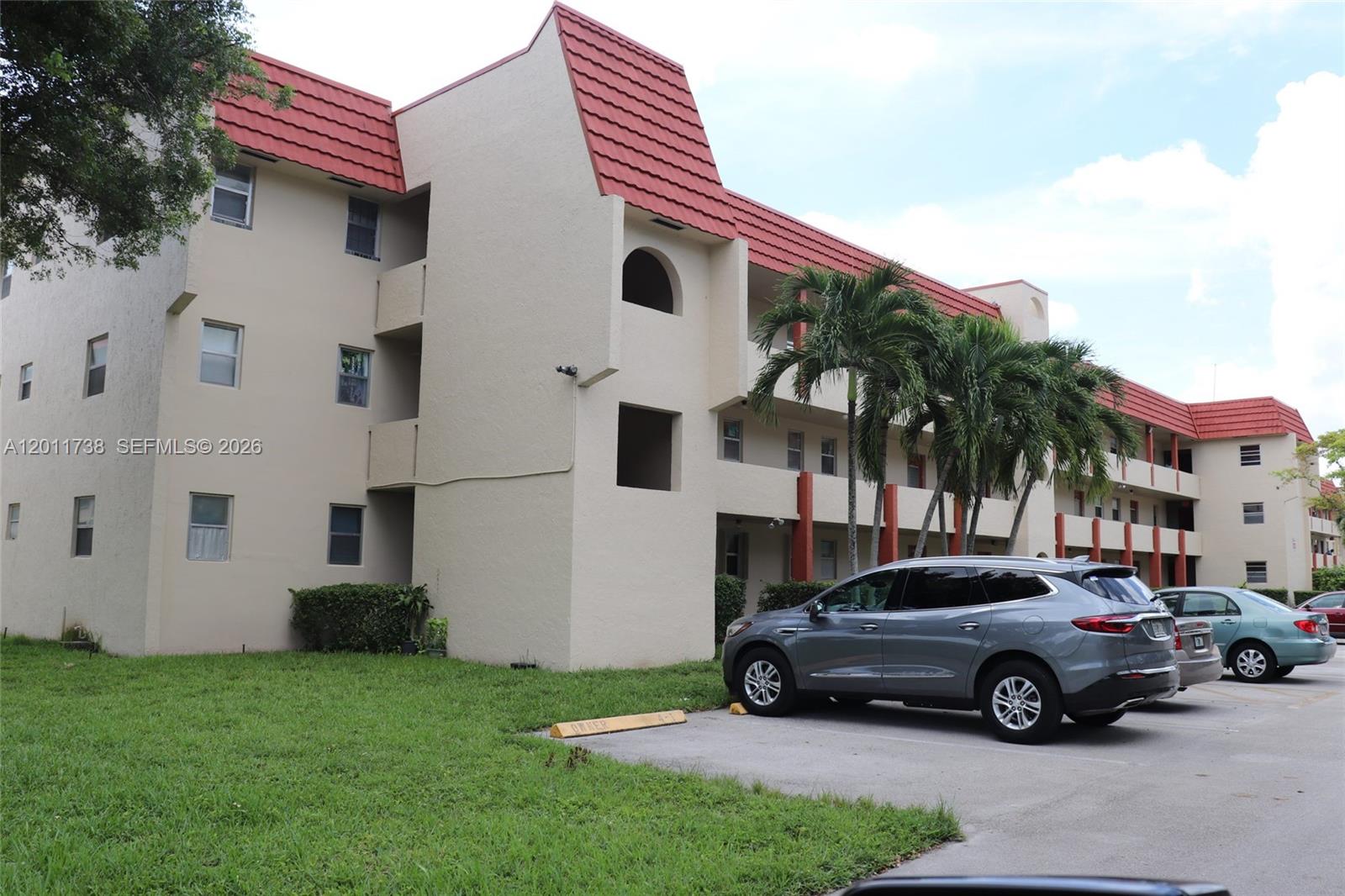 SUNRISE LAKES 3 CONDO - Residential