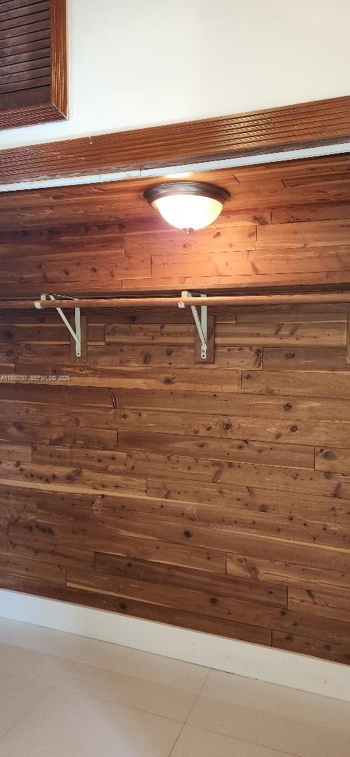 BRICKELLS ESTATES - Residential Lease