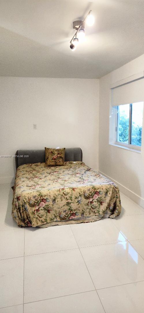 BRICKELLS ESTATES - Residential Lease