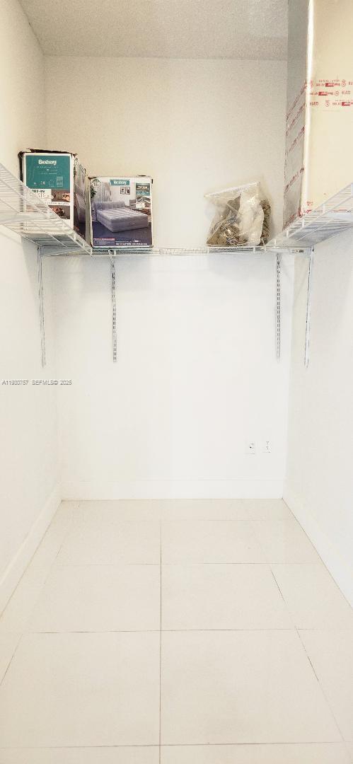 BRICKELLS ESTATES - Residential Lease