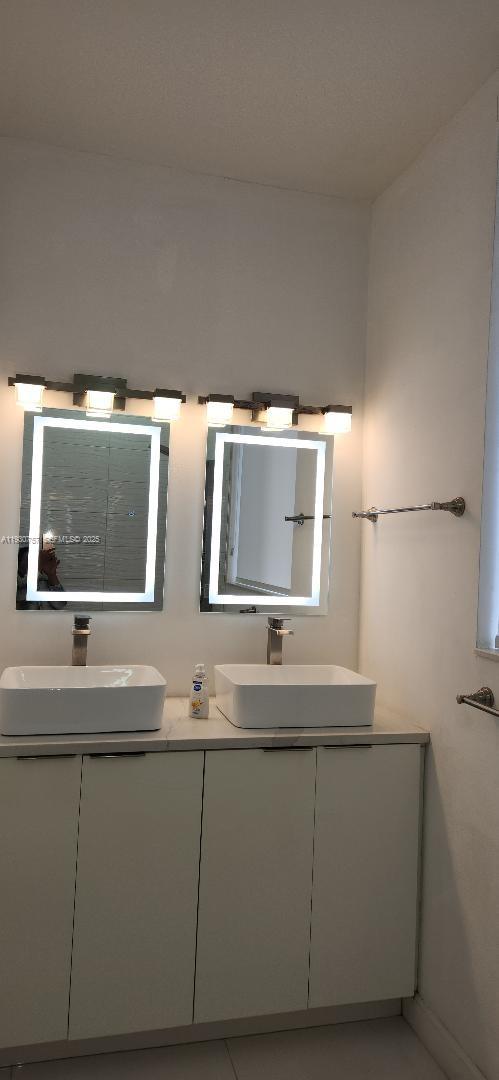 BRICKELLS ESTATES - Residential Lease