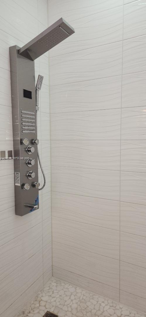 BRICKELLS ESTATES - Residential Lease